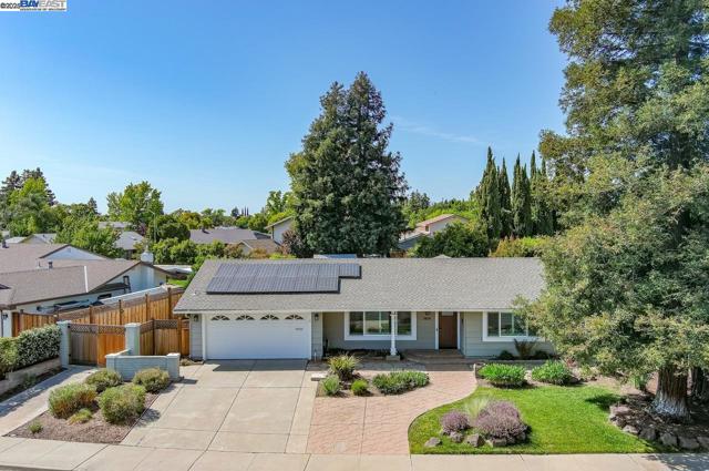 1464 Windsor Way, Livermore CA: https://media.crmls.org/mediaz/e1c13ca9-6b82-424d-a136-8956e919fe3d.jpg