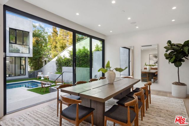 3670 Buena Park Drive, Studio City CA: https://media.crmls.org/mediaz/e1c16f58-82f9-4e9a-8ba8-9eac0de3802f.jpg