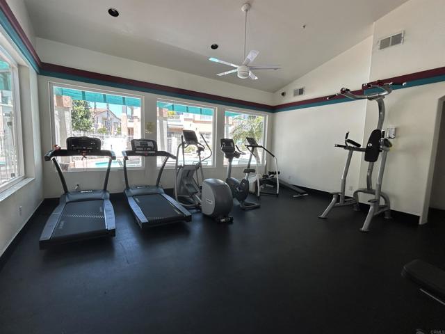 11422 Via Rancho San Diego, El Cajon CA: https://media.crmls.org/mediaz/e1c1a87a-a56e-416c-9c59-45580ca59bee.jpg