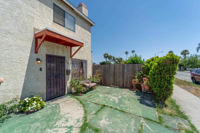 4643 Cherokee Avenue, San Diego CA: https://media.crmls.org/mediaz/e1c1ad02-01d7-485f-a2ac-c6626872fbbc.jpg