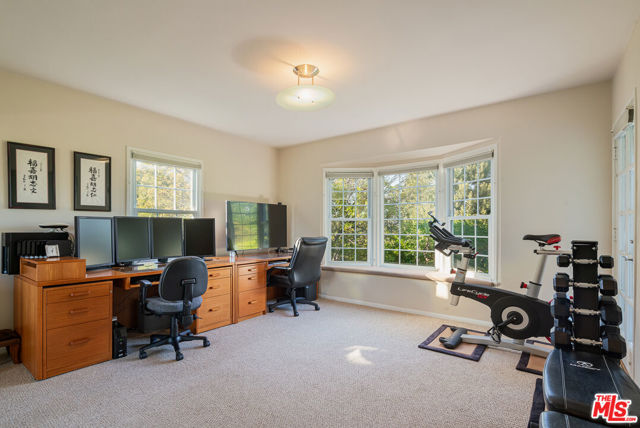 13477 Contour Drive, Sherman Oaks CA: https://media.crmls.org/mediaz/e1c1ad4f-1867-44cb-b586-2d43cac7a0fd.jpg