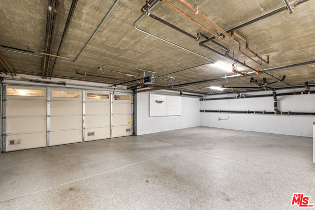 851 19th Street, Santa Monica CA: https://media.crmls.org/mediaz/e1c1d696-d81e-499f-a844-9d6db6e4faca.jpg