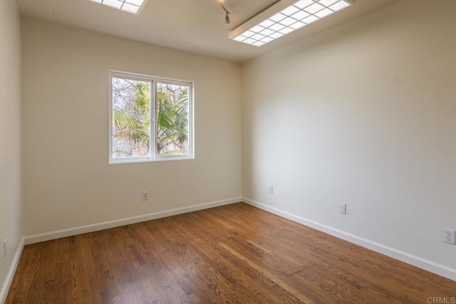 Image 15 of 32 For 1056 Lincoln Avenue
