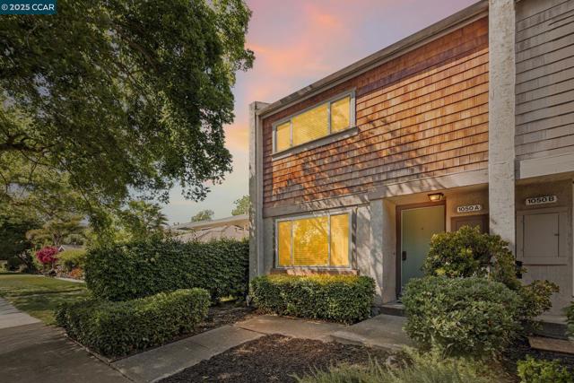 1050 Mohr Ln, Concord CA: https://media.crmls.org/mediaz/e1c237fe-6cf2-4777-a578-cf99ce0059bf.jpg