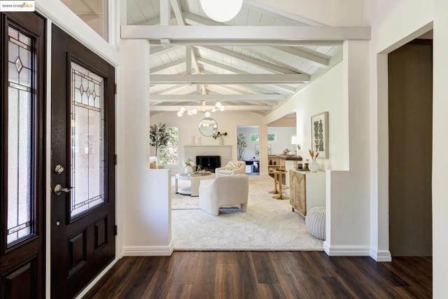 3 Mountain View Pl, Lafayette CA: https://media.crmls.org/mediaz/e1c2601a-2410-4c32-963b-070e9224d61d.jpg