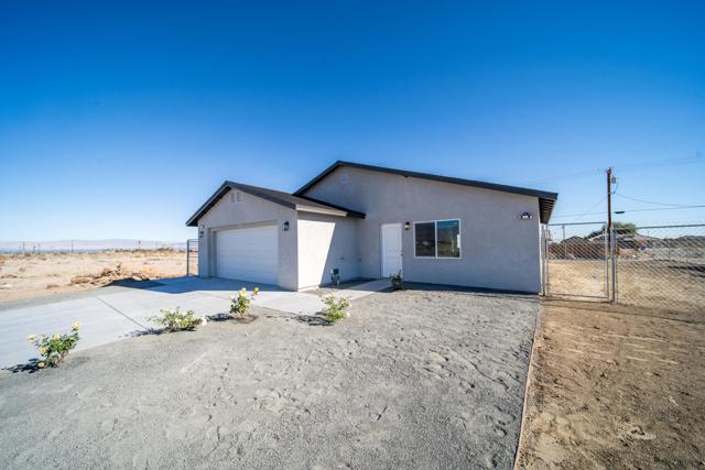 2864 Vista Avenue, Thermal CA: https://media.crmls.org/mediaz/e1c38eb4-a4ad-4421-8dd6-dc7a25c7996d.jpg