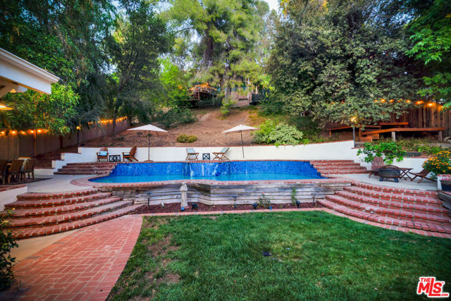 5252 Vanalden Avenue, Tarzana CA: https://media.crmls.org/mediaz/e1c4462b-a943-43f6-b063-fd03853925a4.jpg
