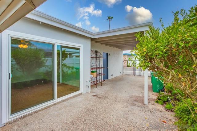 3890 Vista Campana S., Oceanside CA: https://media.crmls.org/mediaz/e1c45244-6cc1-40d5-866d-65a10c4fa99a.jpg