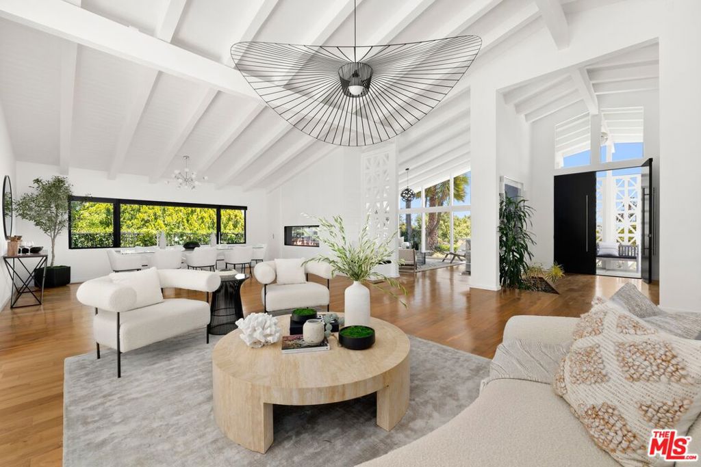 https://media.crmls.org/mediaz/e1c49091-65f3-4096-8b07-956a310419c6.jpg?preset=X-Large