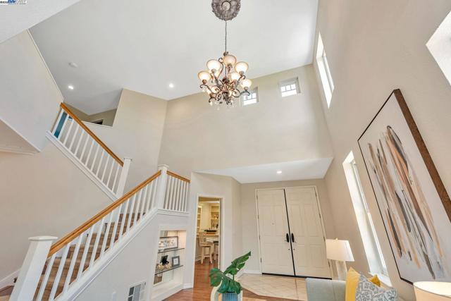 4069 Pergola CT, Castro Valley CA: https://media.crmls.org/mediaz/e1c4dbf5-3240-4ada-a008-ecead3fdbb1b.jpg