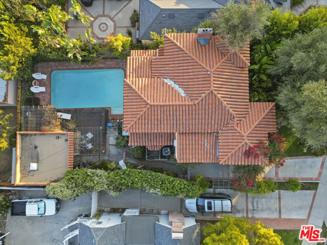 1326 Cordova Avenue, Glendale CA: https://media.crmls.org/mediaz/e1c4ddd2-85a6-46f0-bc53-f58eac23fea3.jpg