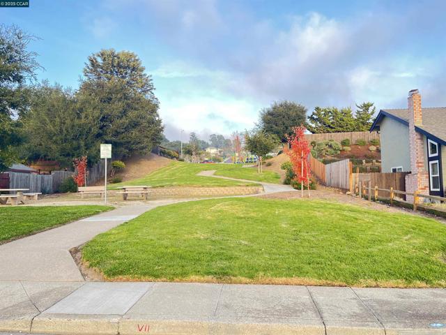 120 Bonita Ct, Rodeo CA: https://media.crmls.org/mediaz/e1c4febf-3ca2-4372-b96e-37766457bbfd.jpg