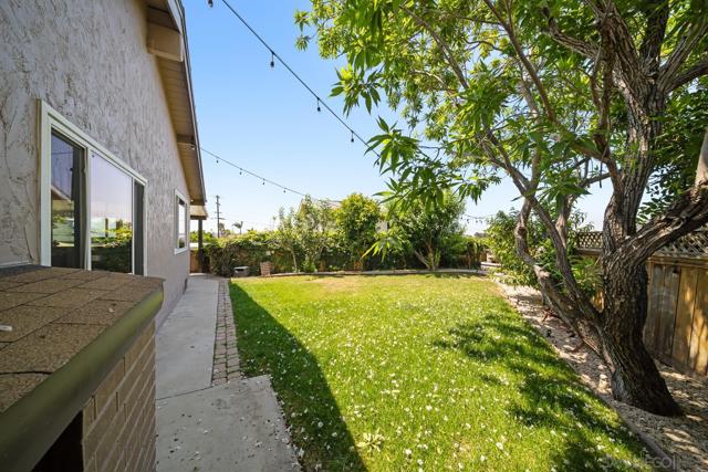 2660 Pheasant Dr, San Diego CA: https://media.crmls.org/mediaz/e1c569dd-31b6-475d-9688-5813a583a2d9.jpg