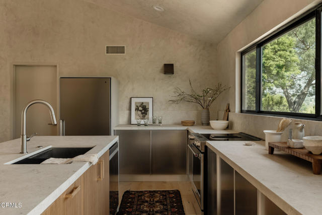 2225 Cazador Drive, Los Angeles CA: https://media.crmls.org/mediaz/e1c56c6c-6dcf-41dc-bdb5-7bdcaeb9a6c5.jpg