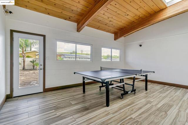 16711 Marsh Creek Rd, Clayton CA: https://media.crmls.org/mediaz/e1c57ce6-c444-4b19-a091-9859a1f2d8f0.jpg