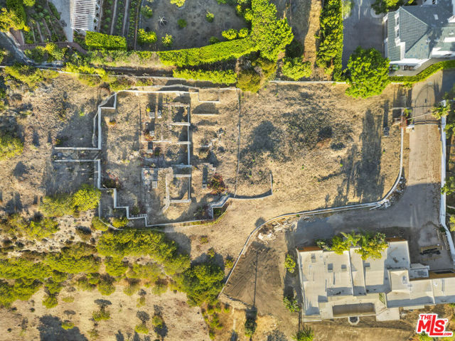 27061 Sea Vista Drive, Malibu CA: https://media.crmls.org/mediaz/e1c5b0a9-5663-48b5-ac74-70f8c43f8628.jpg