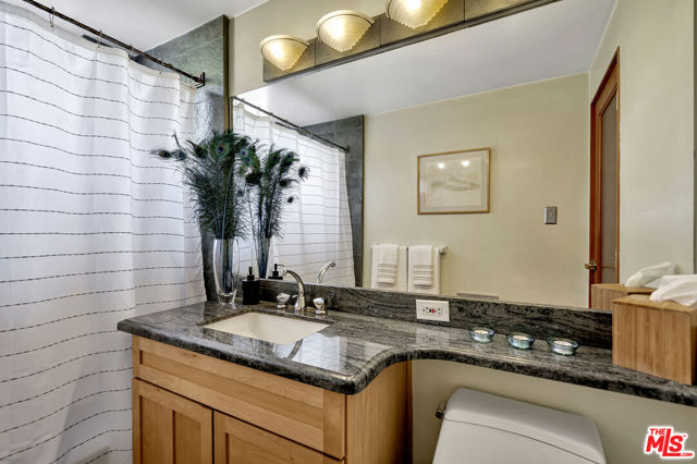 15511 Woodcrest Drive, Sherman Oaks CA: https://media.crmls.org/mediaz/e1c62565-268c-4045-ae07-c291273b10e7.jpg