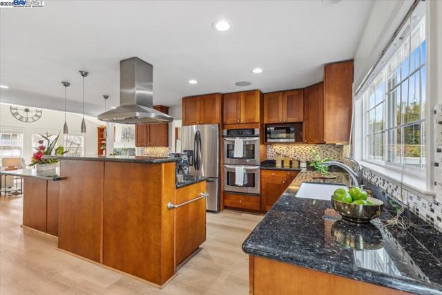 297 Ludlow Pl, San Ramon CA: https://media.crmls.org/mediaz/e1c67d54-f9de-437f-a477-425769f756d4.jpg