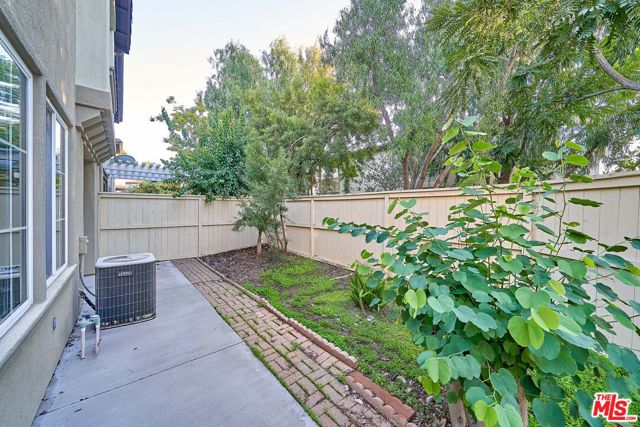 915 Somerville, Irvine CA: https://media.crmls.org/mediaz/e1c6b2c8-c6e3-47c8-9912-08b1c8e1a12f.jpg