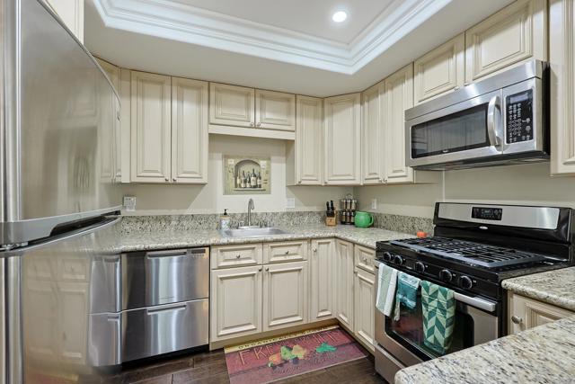 Detail Gallery Image 13 of 36 For 1415 1st St, Coronado,  CA 92118 - 2 Beds | 3 Baths