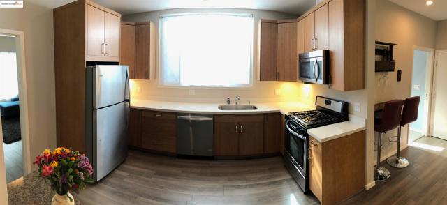 562 29th St, Oakland CA: https://media.crmls.org/mediaz/e1c6eaf7-8dfd-43d8-a384-19621639a433.jpg