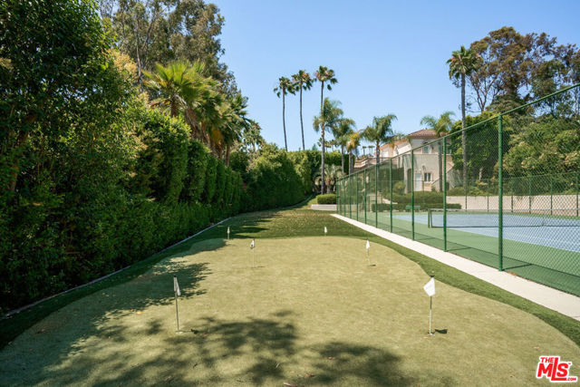 16727 Camino Sierra Del Sur Drive, Rancho Santa Fe CA: https://media.crmls.org/mediaz/e1c6f69b-5659-467b-8b2f-4c9cafdf5a40.jpg