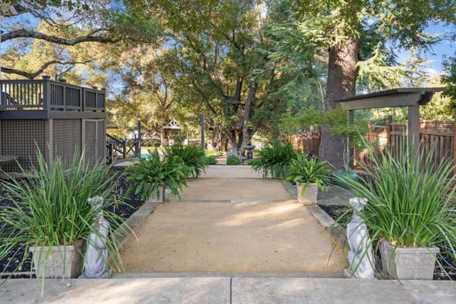 19050 Camino Barco, Saratoga CA: https://media.crmls.org/mediaz/e1c70884-7709-4cd0-bfee-41beb7e492dd.jpg