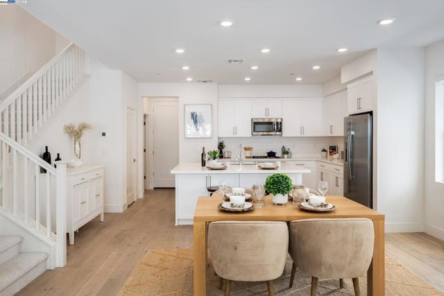 61109 Via Vicenza, San Ramon CA: https://media.crmls.org/mediaz/e1c70f12-51a2-4a77-a2de-5fc8e753c540.jpg