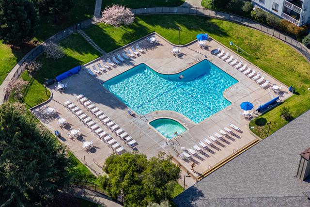 8 Commodore Drive, Emeryville CA: https://media.crmls.org/mediaz/e1c78a47-c094-42f6-8047-c6c40eae5de4.jpg