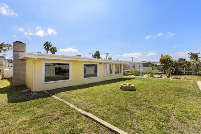 4870 Doliva Dr, San Diego CA: https://media.crmls.org/mediaz/e1c7b3be-b316-49db-a393-28bbb69a8ffb.jpg