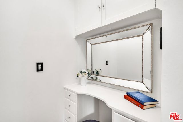 1709 Buckingham Road, Los Angeles CA: https://media.crmls.org/mediaz/e1c7b865-39fa-4351-b84b-ac3acb8d78ee.jpg