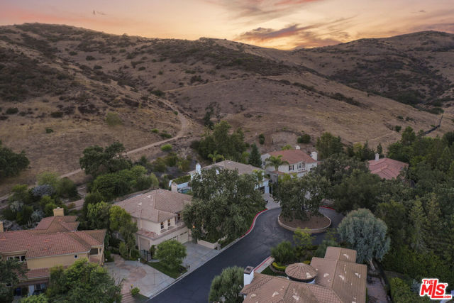 1535 Verde Ridge Lane, Westlake Village CA: https://media.crmls.org/mediaz/e1c7e03a-f827-47d1-9eb1-b1dd243f3793.jpg