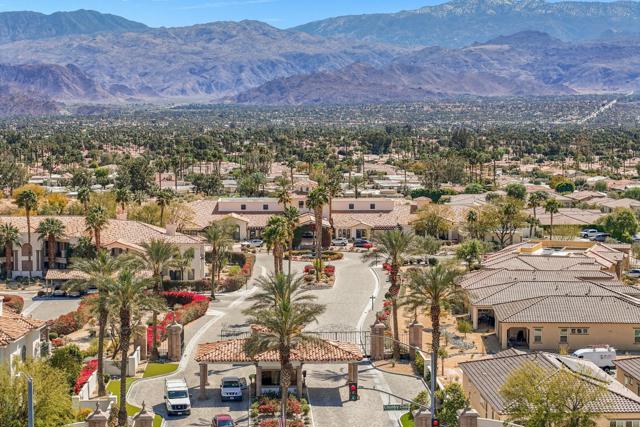 2108 Via Calderia, Palm Desert CA: https://media.crmls.org/mediaz/e1c7e611-fbe9-40e7-97c7-14327a0bff7d.jpg