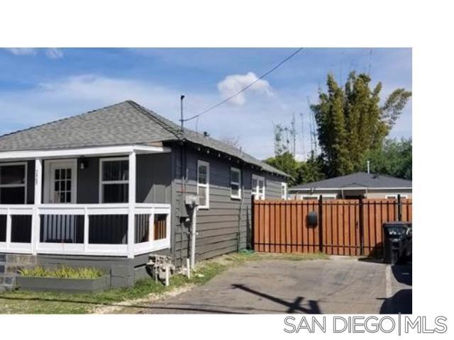 327 329 28th St., San Diego CA: https://media.crmls.org/mediaz/e1c7feae-ef6b-4c3d-b694-4acd235ffddc.jpg