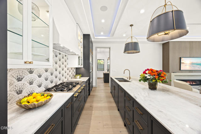 4828 Oakwood Avenue, La Canada Flintridge CA: https://media.crmls.org/mediaz/e1c82dda-b7b9-4a75-a94a-b474e8e21bbb.jpg