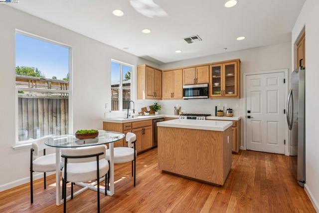 5929 Linwood Cmn, Livermore CA: https://media.crmls.org/mediaz/e1c972a2-40e2-4c5a-b847-1eccfe050fd9.jpg
