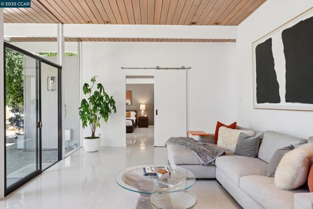 206 Santa Fe Dr, Walnut Creek CA: https://media.crmls.org/mediaz/e1c99703-f941-445e-a113-e020072dfa21.jpg