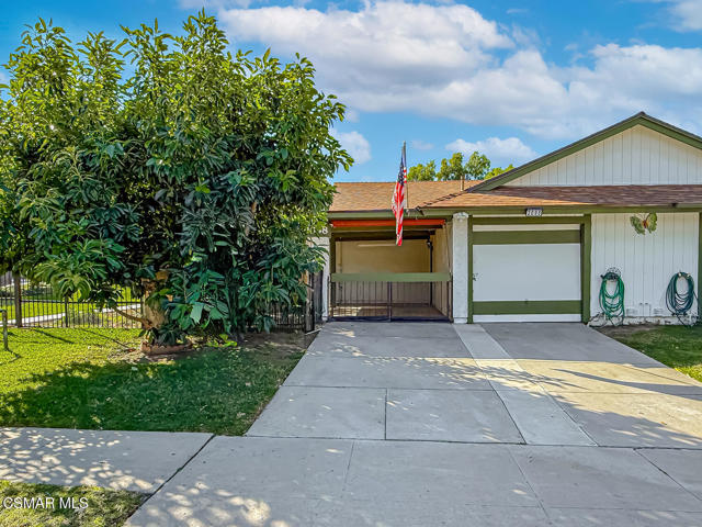 2098 Covington Avenue, Simi Valley CA: https://media.crmls.org/mediaz/e1c9a0bb-048f-41c2-b7b0-346e1568f053.jpg