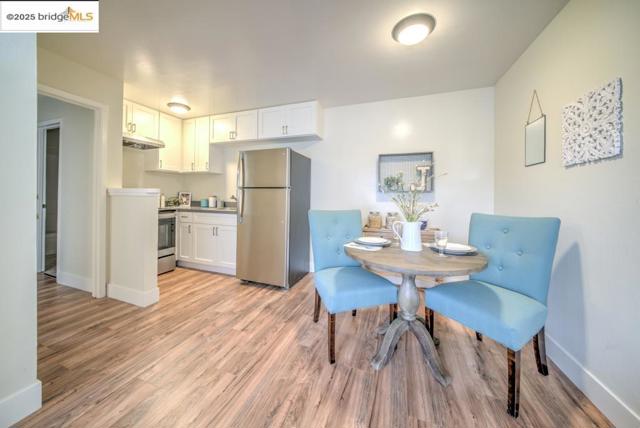 399 Schafer Rd, Hayward CA: https://media.crmls.org/mediaz/e1c9b843-41cc-41f1-ade0-96a93c7a4d01.jpg