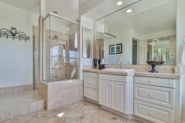 2589 Featherwood Street, Westlake Village CA: https://media.crmls.org/mediaz/e1c9faa4-8dc0-4141-82a3-d8b8ae50dfe3.jpg