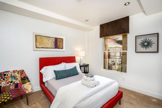 1000 Genter St, La Jolla CA: https://media.crmls.org/mediaz/e1ca02b9-eaa5-4b59-9b23-5a5da7215a16.jpg