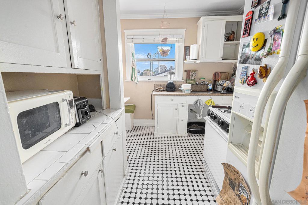 3042 Broadway - photo 13