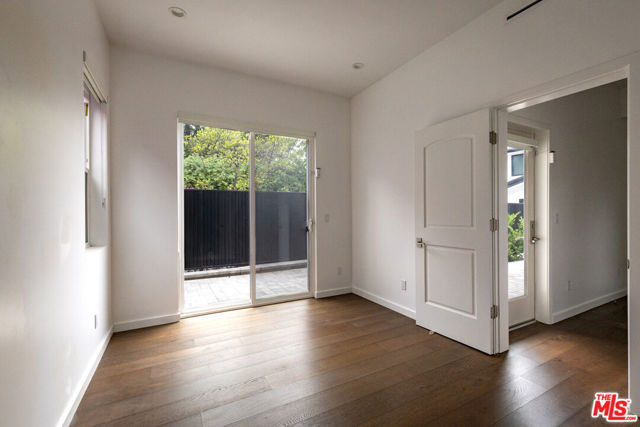 24042 Killion Street, Woodland Hills CA: https://media.crmls.org/mediaz/e1cab5ab-0aa8-4553-9fce-cce575cd88da.jpg