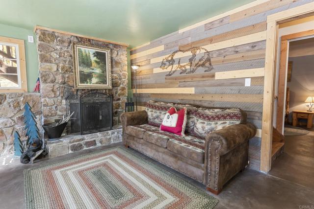 Detail Gallery Image 11 of 33 For 43400 Sheephorn Rd, Big Bear Lake,  CA 92315 - 3 Beds | 2 Baths