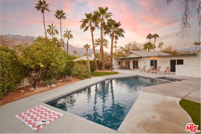 2291 E Calle Papagayo, Palm Springs CA: https://media.crmls.org/mediaz/e1cbee54-f6d1-49c3-9ddc-e64a1f0d58ff.jpg