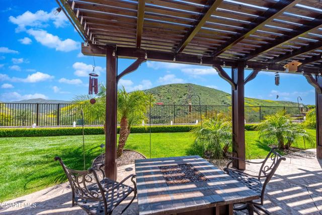 3194 Sunset Hills Boulevard, Thousand Oaks CA: https://media.crmls.org/mediaz/e1cc7f08-f42f-4de7-8c2b-f755b25c590c.jpg
