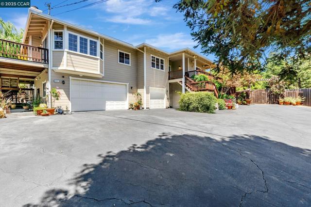 631 La Vista Rd, Walnut Creek CA: https://media.crmls.org/mediaz/e1ccbb6d-412e-4407-95c8-7fc19ea5f8a6.jpg