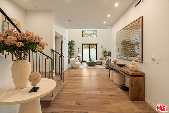 1333 Beverly Green Drive, Los Angeles CA: https://media.crmls.org/mediaz/e1ccfcfa-100c-41ed-a3f6-736da1bce655.jpg