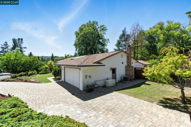 3824 Via Granada, Moraga CA: https://media.crmls.org/mediaz/e1cd0e6f-fcf2-43b5-813e-3d31cb15c260.jpg
