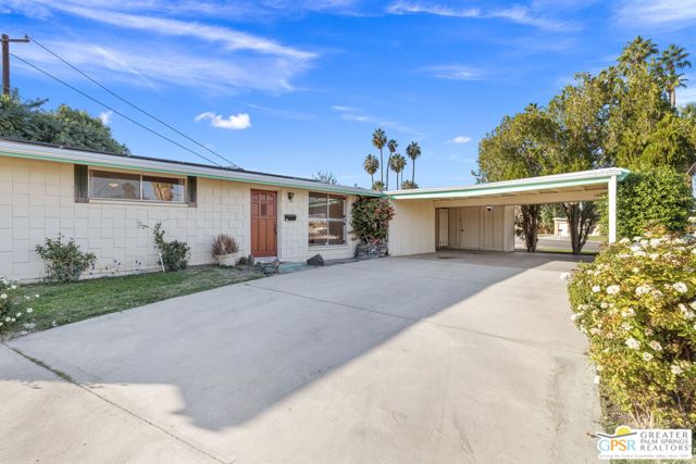 74127 Velardo Drive, Palm Desert CA: https://media.crmls.org/mediaz/e1cebdfe-9639-42c3-bbb5-47234186eea7.jpg